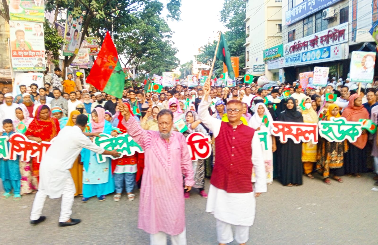 বিপ্লব ও সংহতি দিবস উপলক্ষ্যে সাখাওয়াত ও টিপুর নেতৃত্বে মহানগর বিএনপির তাক লাগানো র‌্যালি