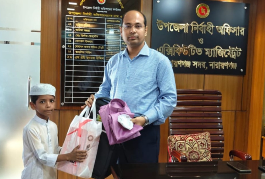 অসচ্ছল মাদ্রাসা ছাত্রের পাশে দাঁড়ালেন নারায়ণগঞ্জ সদর উপজেলা প্রশাসন