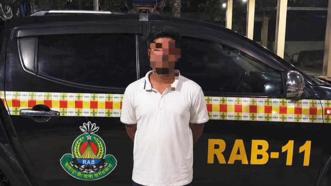 ধর্ষণ মামলার প্রধান আসামি আতিকুর রহমান লক্ষ্মীপুরে র‌্যাবের হাতে গ্রেপ্তার