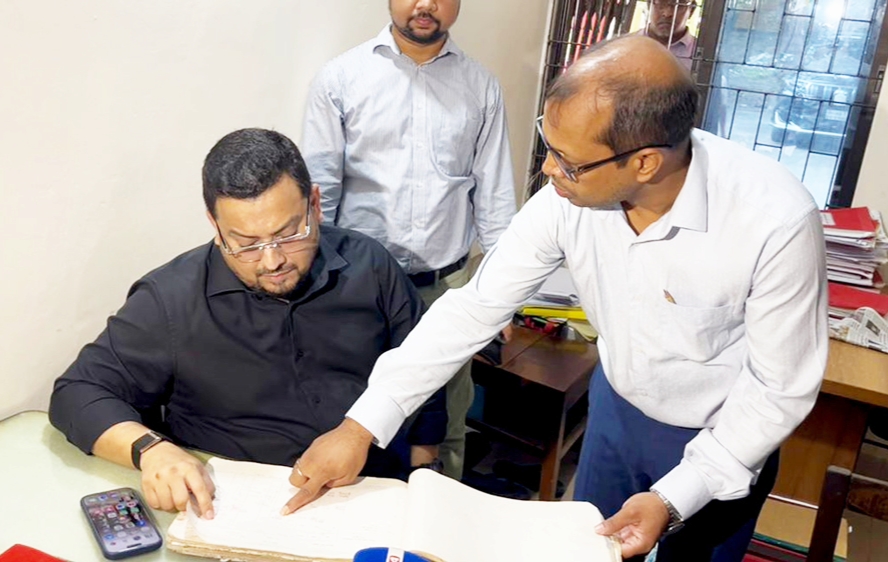 নারায়ণগঞ্জে আকস্মিক পরিদর্শনে ভূমি প্রতিমন্ত্রী দুই এসি ল্যান্ডসহ ১৮ জনকে শোকজ