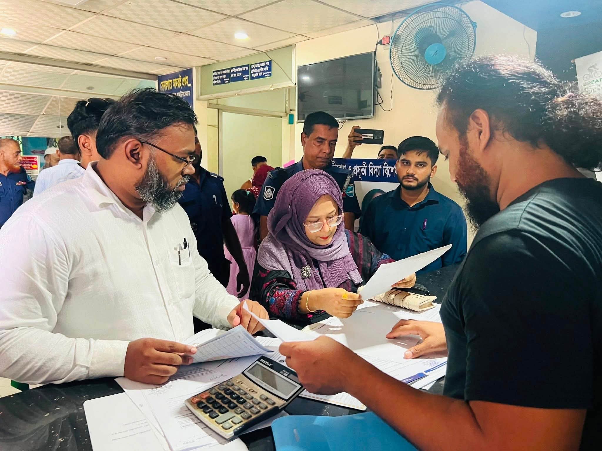 সোনারগাঁয়ে হাসপাতালে ভ্রাম্যমাণ আদালতের অভিযান, জরিমানা