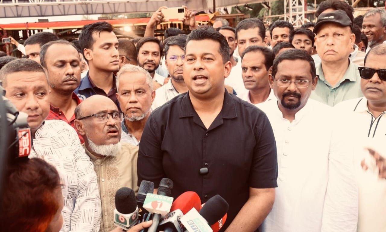 বাঁশখালীতে বন্যায় ঘর হারানো ১০০ পরিবারকে ঘর তুলে দেবেন প্রধানমন্ত্রী:ডিসি জাহিদ