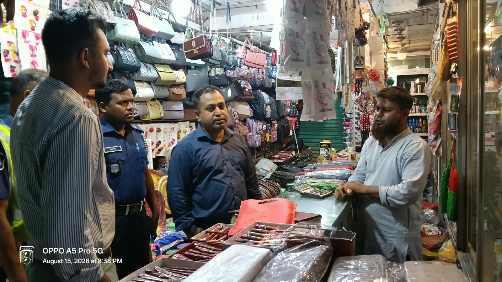 বিদ্যুৎ সাশ্রয় নিশ্চিত করণ ও অপচয় রোধে সোনারগাঁ উপজেলা প্রশাসনের অভিযান