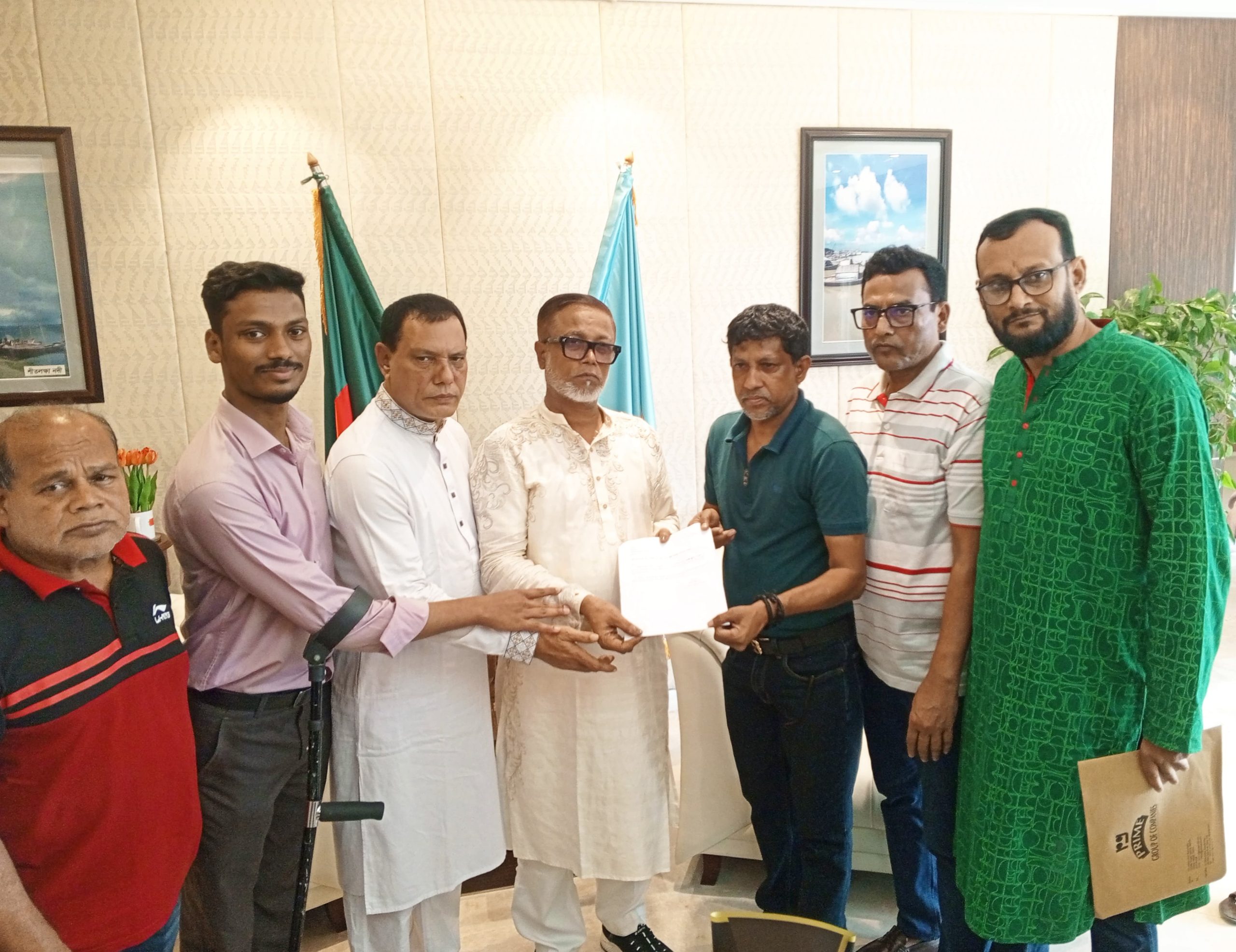 মিশন পাড়া জামে মসজিদের সামনে থেকে ময়লা অপসারণের দাবিতে প্রশাসককে স্মারকলিপি 