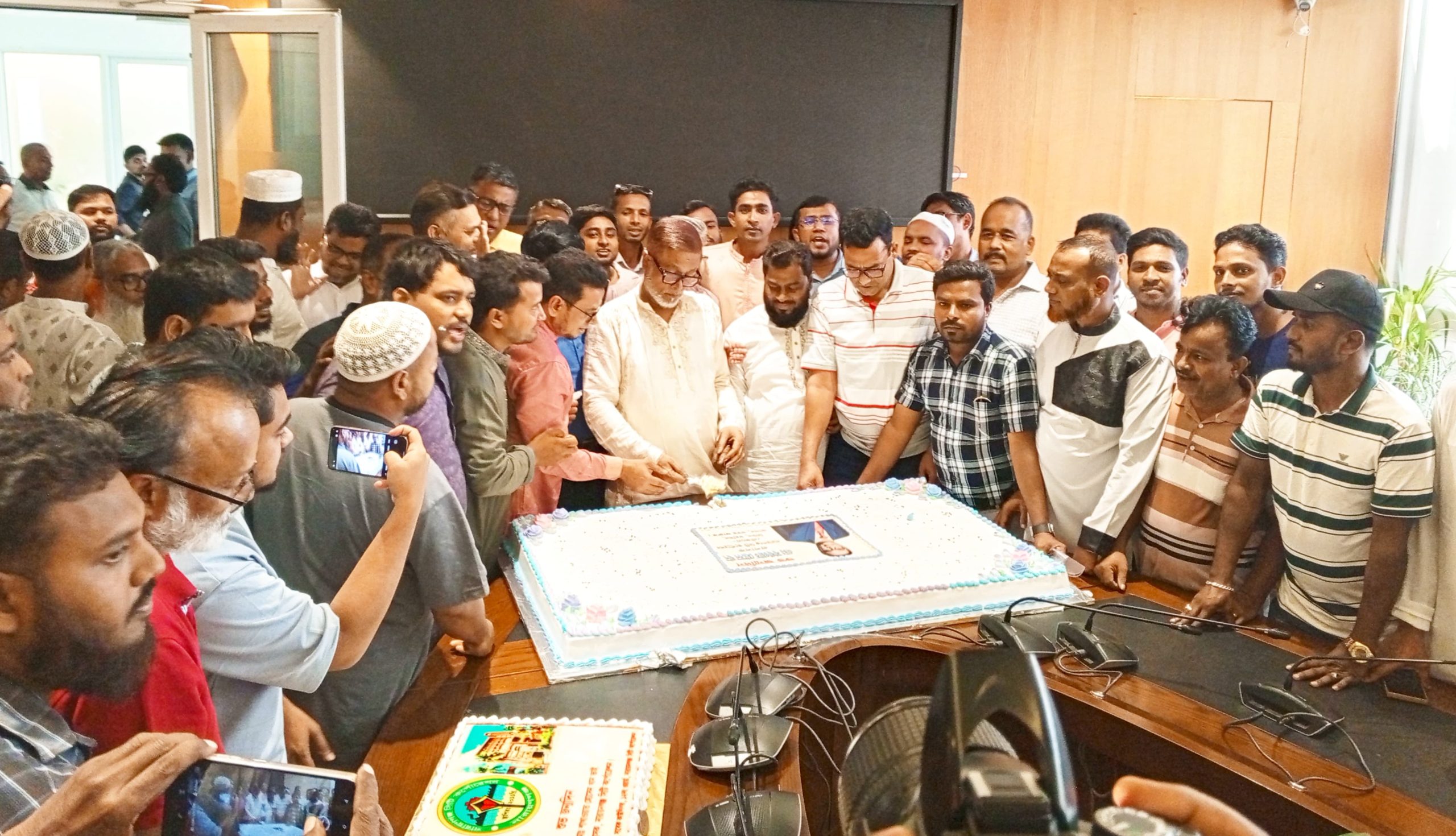জন্মদিনে দলীয় নেতাকর্মী, নাসিক কর্মকর্তাদের ভালোবাসায় সিক্ত সাখাওয়াত