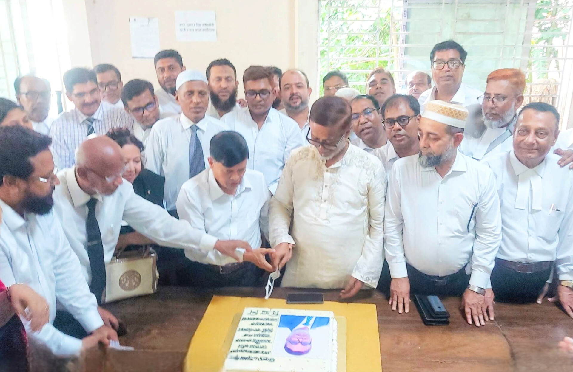আইনজীবীদের নিয়ে সাখাওয়াতের জন্মদিন পালন