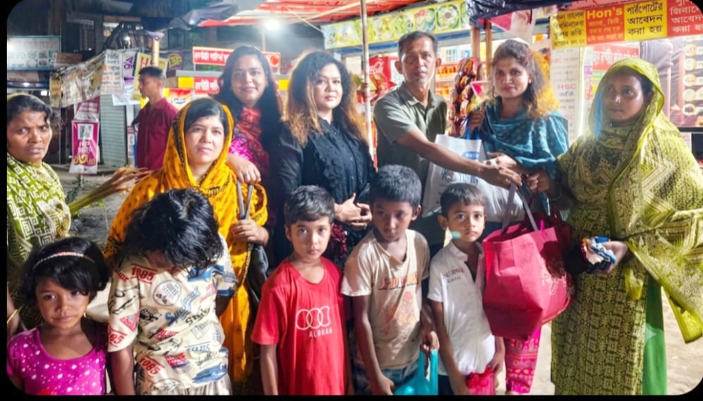 পথশিশুদের মাঝে জয়যাত্রা-বুবলীর বস্ত্র বিতরণ