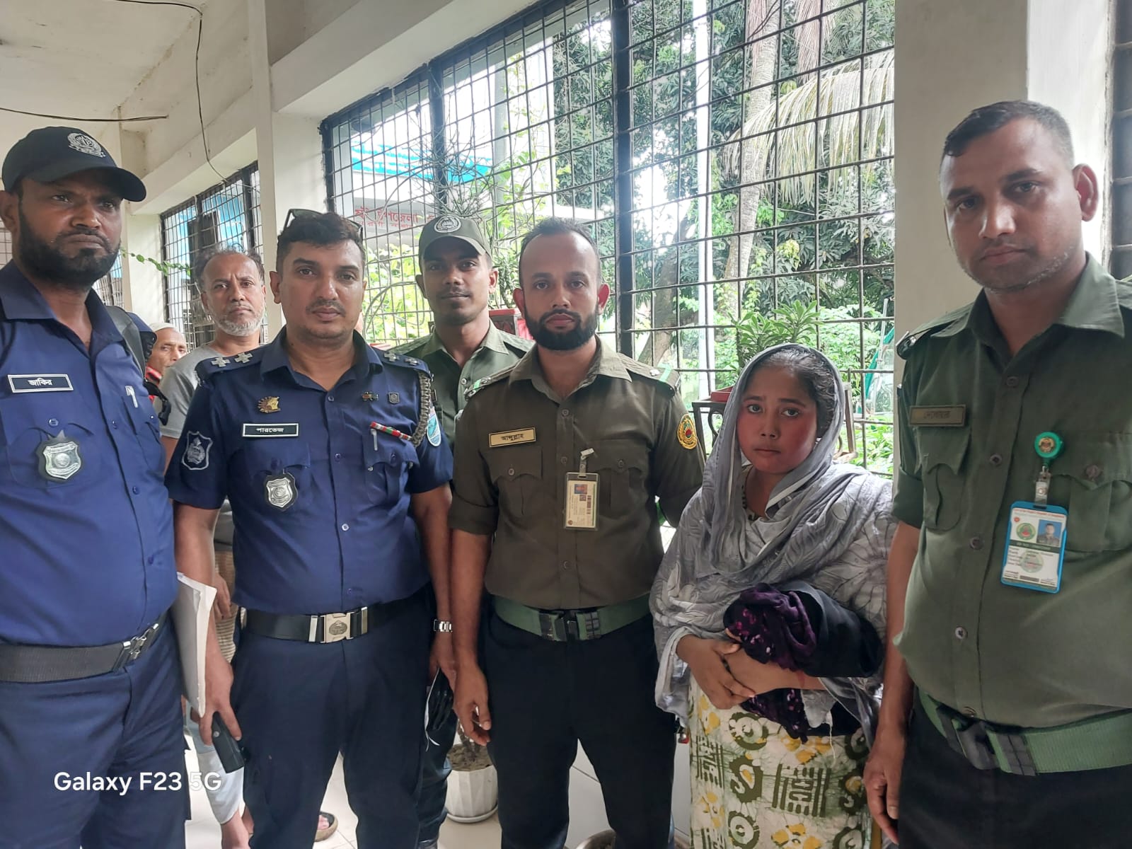 সোনারগাঁও স্বাস্থ্য কমপ্লেক্সে রোগীর চেইন ছিনতাই, নারী আটক