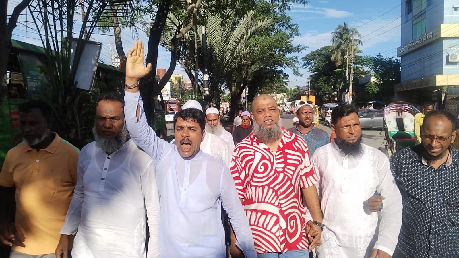আ.লীগের নৈরাজ্যের প্রতিবাদে আনোয়ার হোসেনের নেতৃত্বে আলীরটেক ইউনিয়ন বিএনপির মিছিল