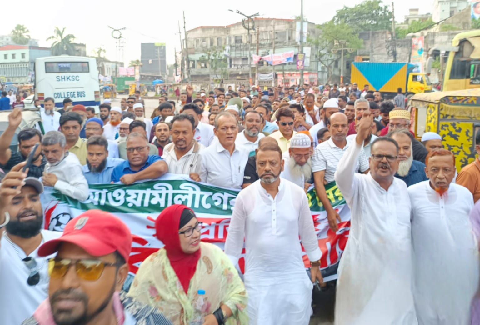 নারায়ণগঞ্জে মহানগর বিএনপির প্রতিবাদ সমাবেশে মনিরুল আলম সেন্টুর নেতৃত্বে বিশাল মিছিল নিয়ে যোগদান
