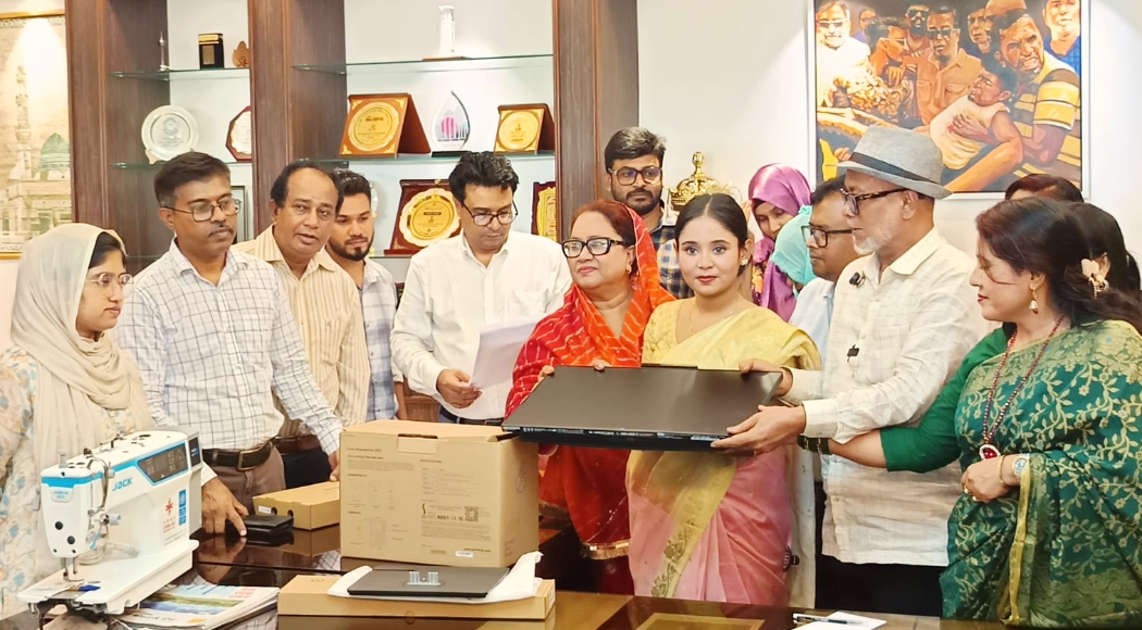নাসিকে নারীদের আত্মকর্মসংস্থানে সরঞ্জাম, পুষ্টি সহায়তা প্রদান