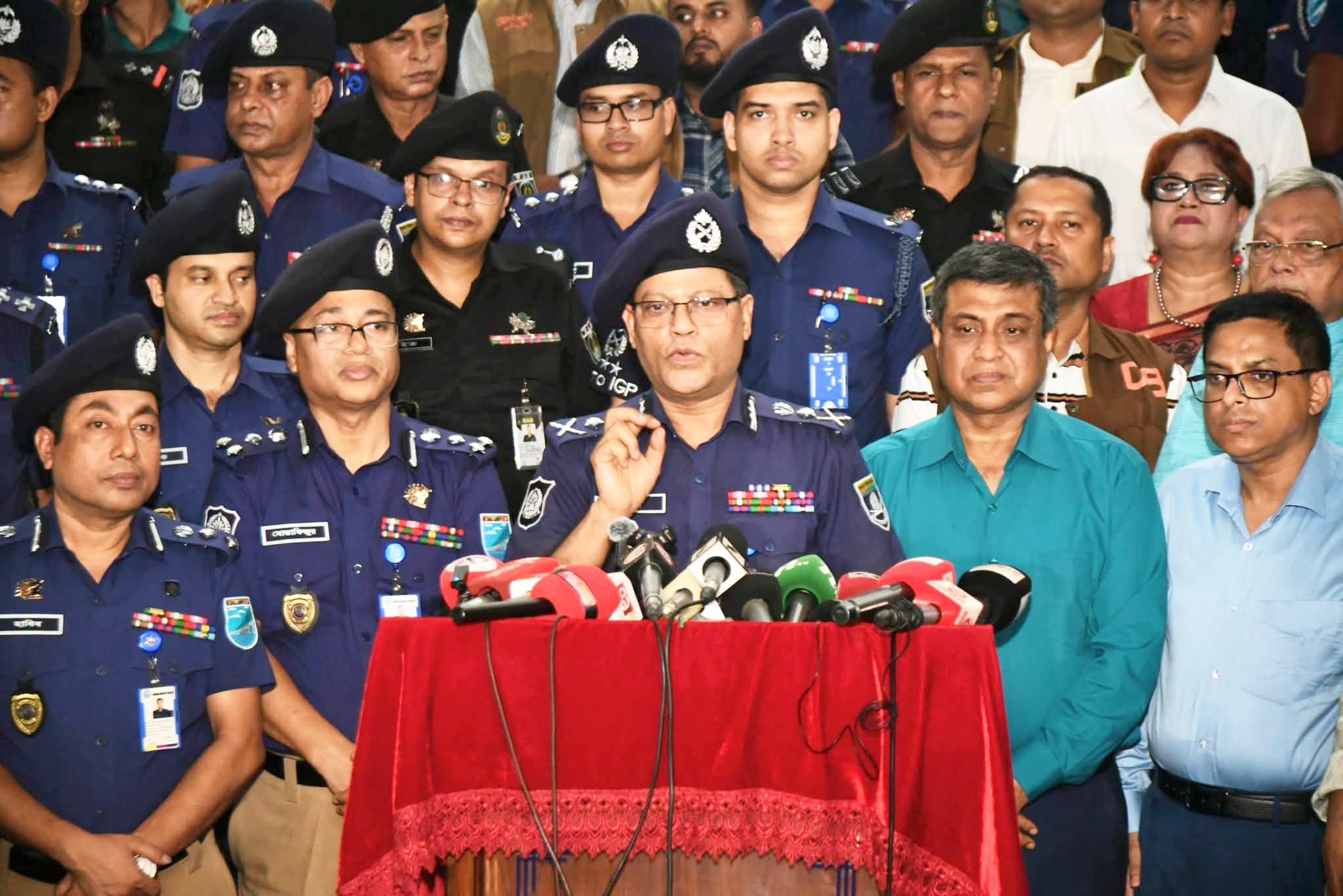 দুর্গাপূজার নিরাপত্তা নিশ্চিত করতে আইনশৃঙ্খলা রক্ষা বাহিনী নিরলস কাজ করছে – আইজিপি