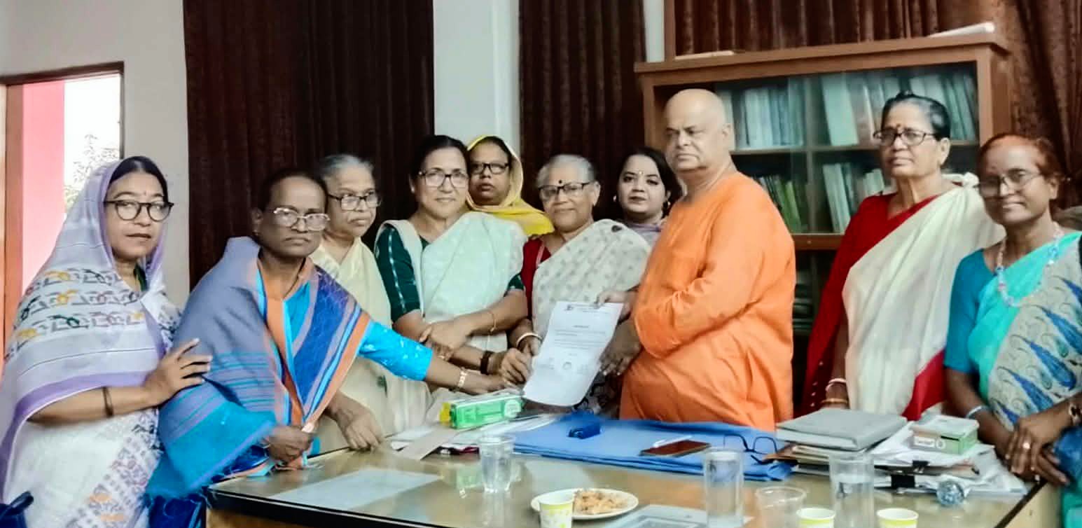 শারদীয় দুর্গোৎসবে না’গঞ্জের বিভিন্ন পূজা মন্ডপে মহিলা পরিষদ’র শুভেচ্ছা বার্তা প্রদান