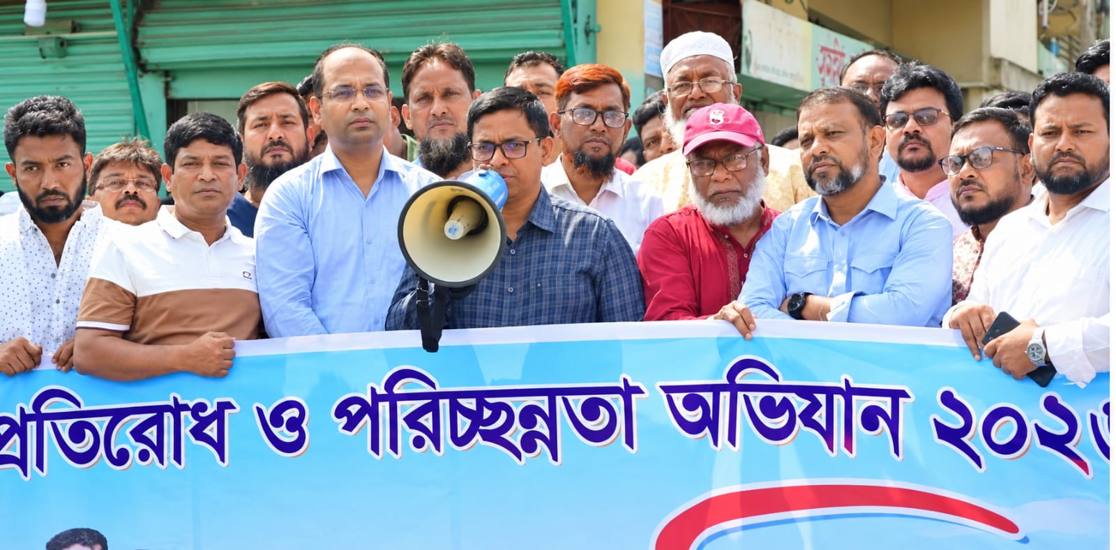 ডেঙ্গু ও মশাবাহিত রোগ প্রতিরোধে নারায়ণগঞ্জ সদরে সাপ্তাহিক পরিচ্ছন্নতা অভিযান ও খাল খনন