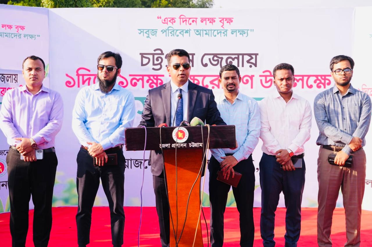চট্টগ্রামে এক দিনে এক লাখ গাছ রোপণে ১৫ হাজার সহকর্মী নিয়ে মাঠে নামছেন ডিসি জাহিদ