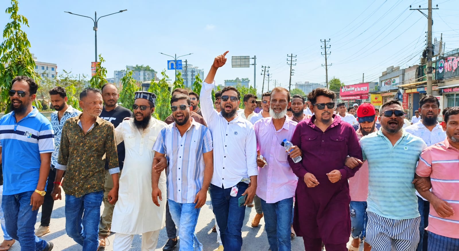 প্রতিষ্ঠাবার্ষিকীতে শহীদ বাপ্পির নেতৃত্বে জেলা যুবদলের র‍্যালিতে ট্রাক ট্যাংলরি শ্রমিক ইউনিয়নের বিশাল শোডাউন