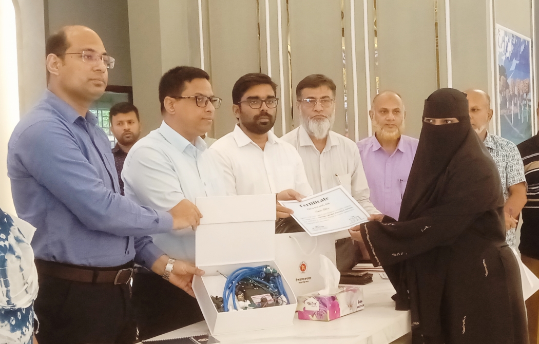 সদর উপজেলায় মাশরুম চাষ প্রশিক্ষনার্থীদের সমাপনী ও পুরস্কার বিতরণ