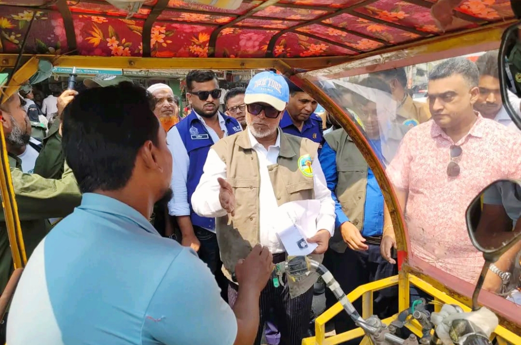 নাসিক প্রশাসকের নেতৃত্বে অটো রিক্সার অবাধ প্রবেশ ঠেকাতে অভিযান পরিচালিত